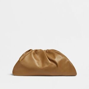 Bottega Veneta Smooth Butter Calf The Pouch Oversized Clutch in Camel